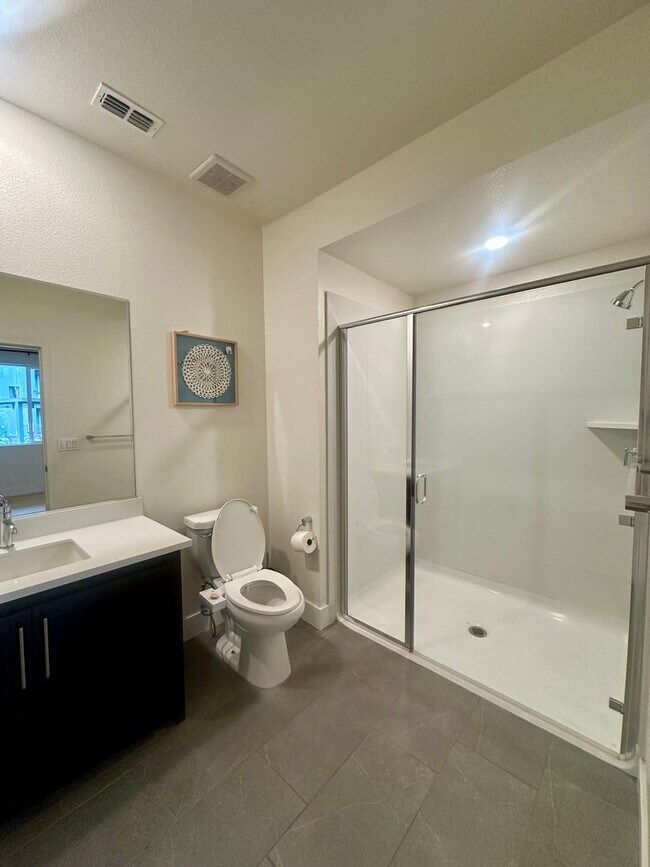 Foto del edificio - Bright 4 Bedroom 3 bath in FREMONT!