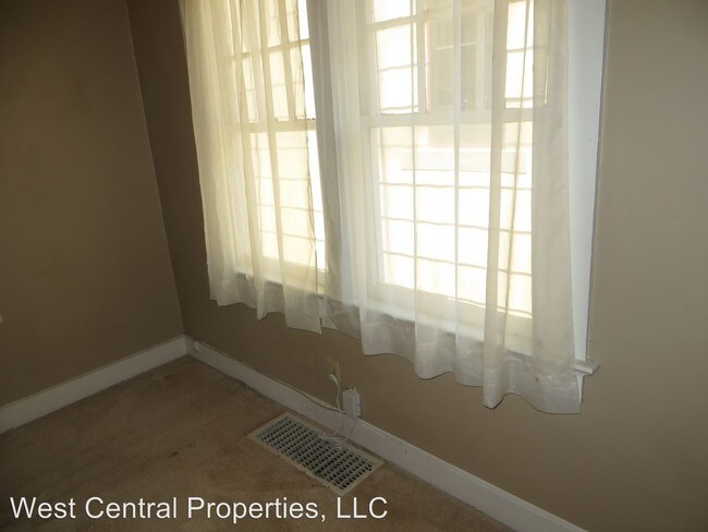 Building Photo - 723 Thieme Dr