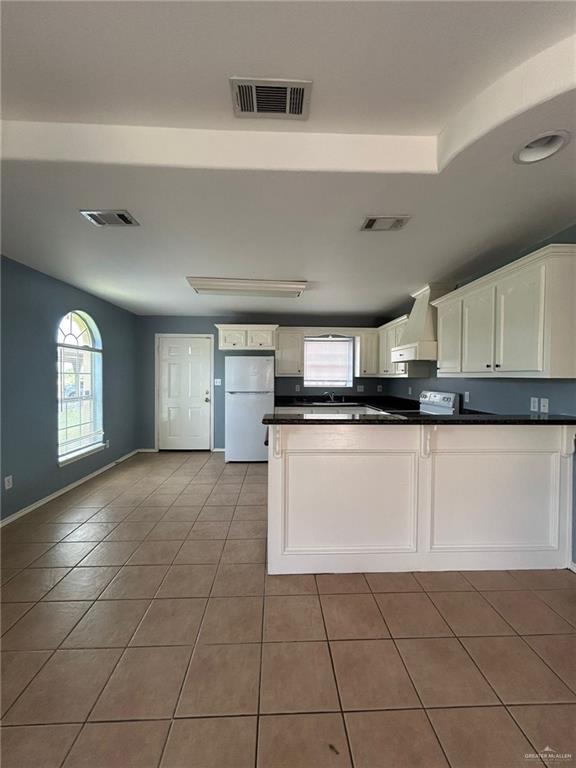 Building Photo - 1608 W Portales Dr