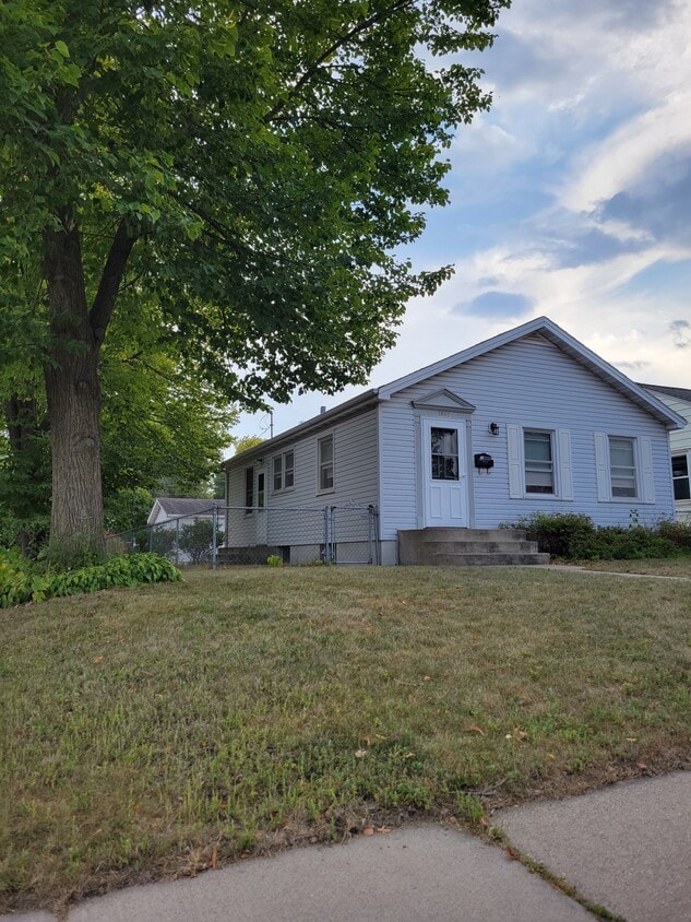 1882 Sheridan Ave, Saint Paul, MN 55116 House Rental in Saint Paul