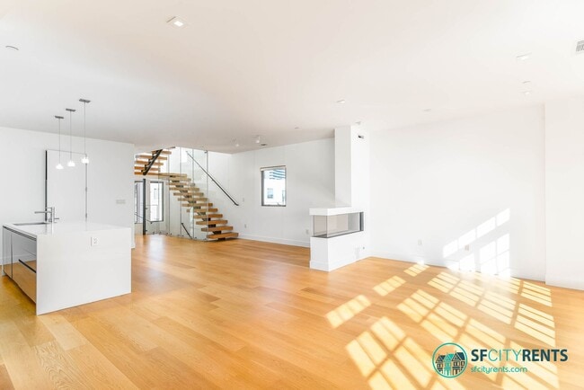 Building Photo - Marina: Remodeled Light-Filled Top-Floor Marina Condo with Private Roof Deck