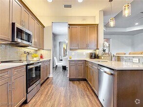 Building Photo - 10051 Spice Bush Ln