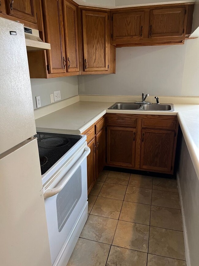 Building Photo - 700 N 13th St