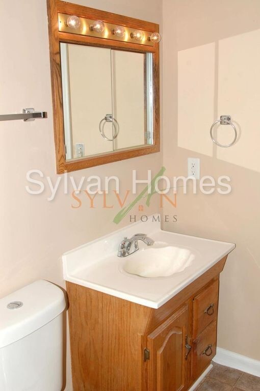 Building Photo - 2580 Winding Lake Trl NE