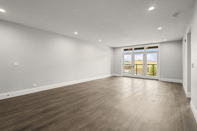 Building Photo - 1036 Lake St