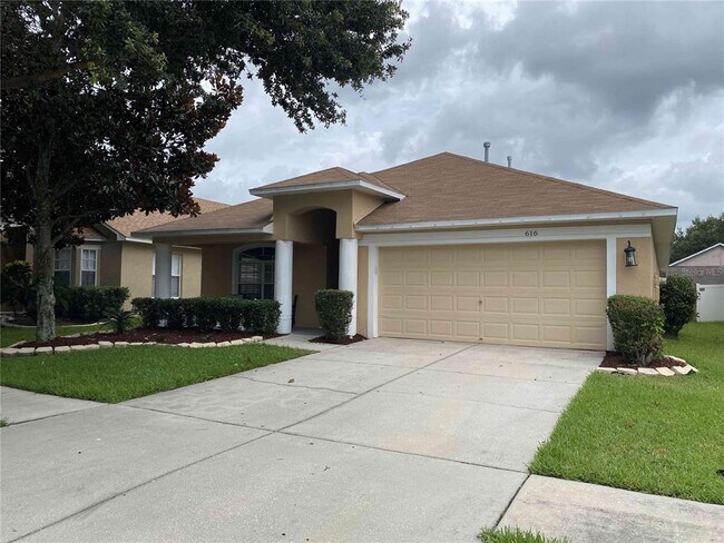 Building Photo - 616 Straw Lake Dr