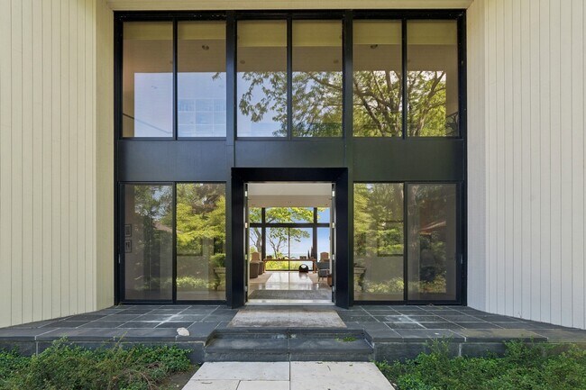 Foto del edificio - 21 Lakewood Dr