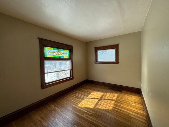 Building Photo - Fantastic 2 Bed 1 Bath Single Family Home in St. Paul! View and Get Approved TODAY!