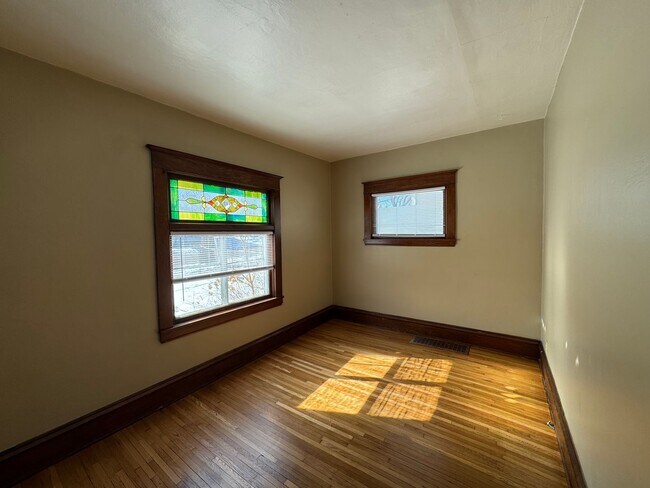 Foto del edificio - Fantastic 2 Bed 1 Bath Single Family Home in St. Paul! View and Get Approved TODAY!