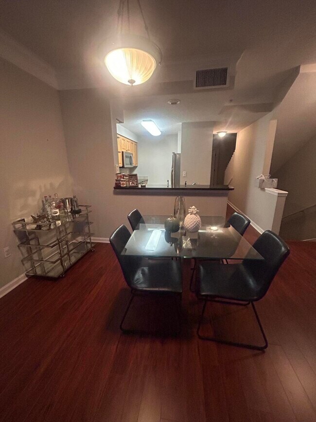 Foto del edificio - 2032 Alta Meadows Ln