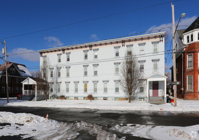 Building Photo - Willow Commons