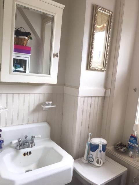 Primary Photo - 264 W Walnut Ln