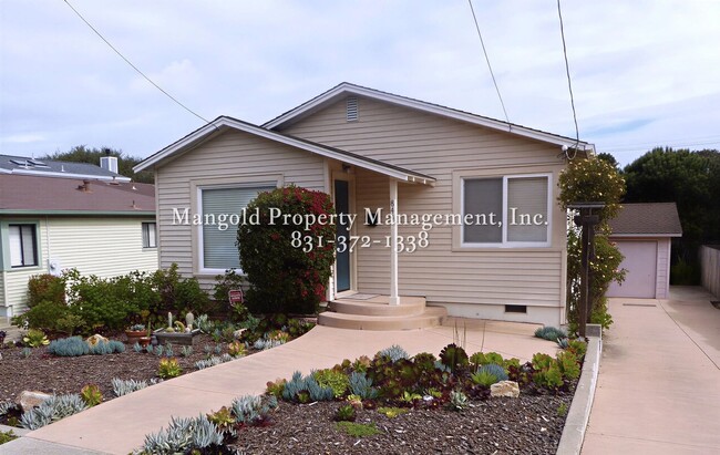 Building Photo - Great Home With Beautiful Monterey Bay View