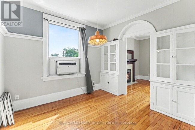 Building Photo - 1071 Gladstone Ave