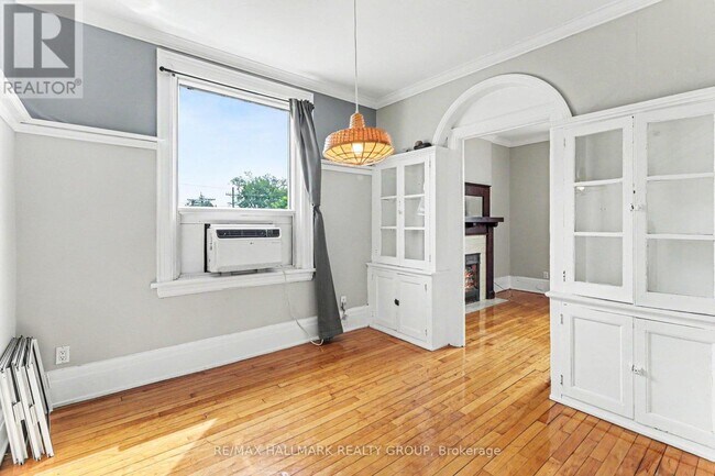 Photo du bâtiment - 1071 Gladstone Ave