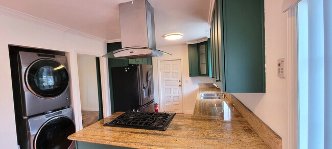 Foto del edificio - 4031 Floral Dr