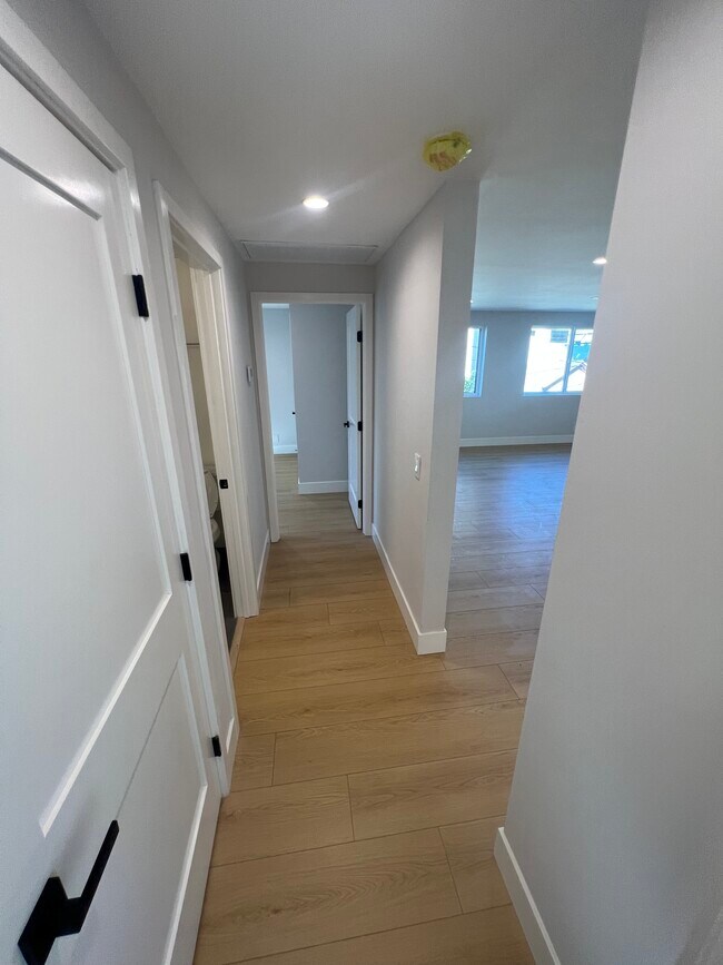 Foto del edificio - 847 N Ridgewood Pl