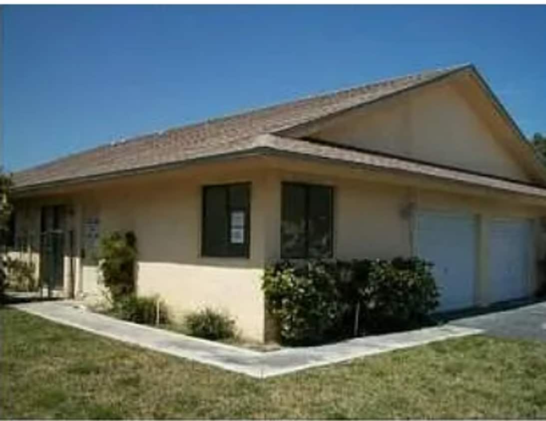 Building Photo - Charming 3-Bedroom Home with Spacious Back...