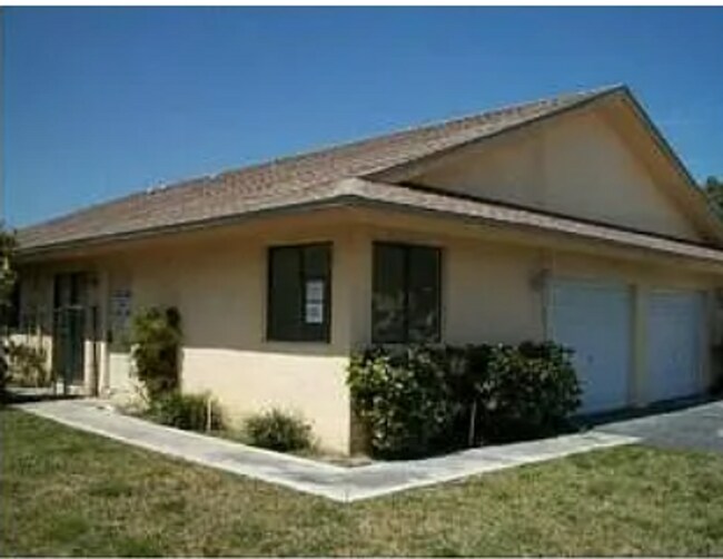 Photo - Charming 3-Bedroom Home with Spacious Back...