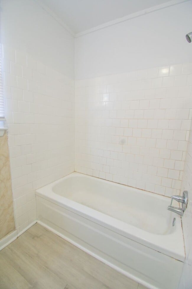 Building Photo - FIRST MONTH RENT FREE! 1 Bedroom 1 Bathroom - Prime Spring Lake Location!