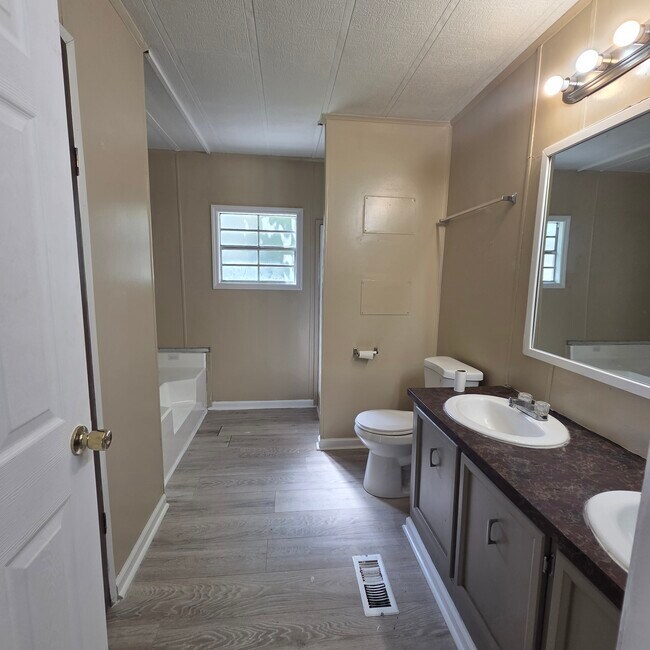 Foto del edificio - 3526 Highview Ct