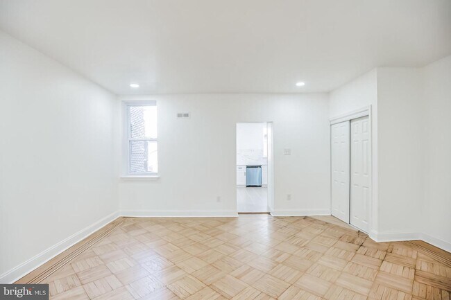 Building Photo - 1627 Conlyn St
