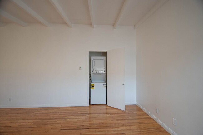 Foto del edificio - 4924 Tujunga Ave