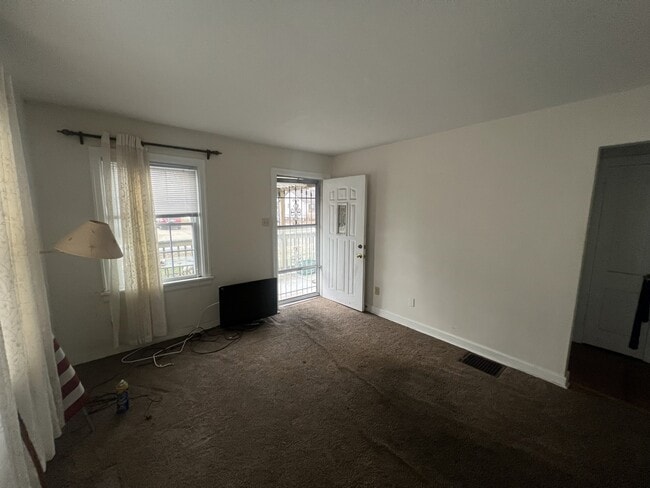 Building Photo - 1020 N Oakcrest Ave