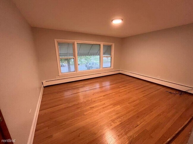 Foto del edificio - 3 br, 1 bath Triplex - 5955 South Kilbourn...