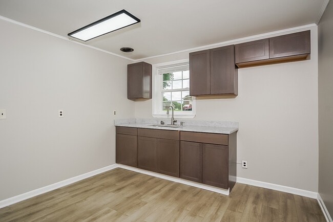 Foto del edificio - 7704 Logan Dr SW