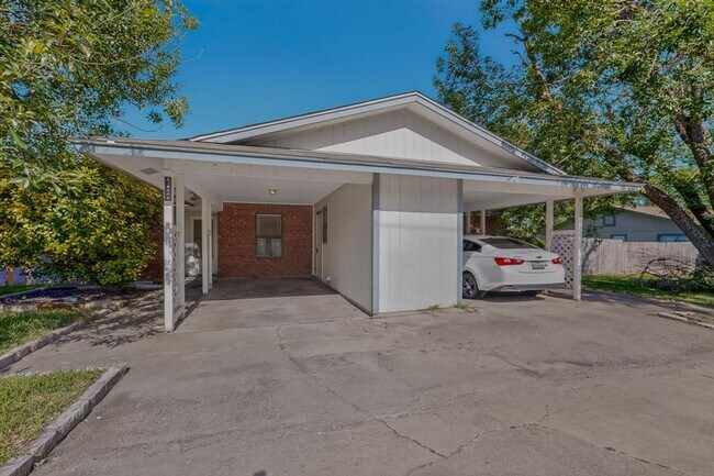 Foto del edificio - 12800 Old San Antonio Rd