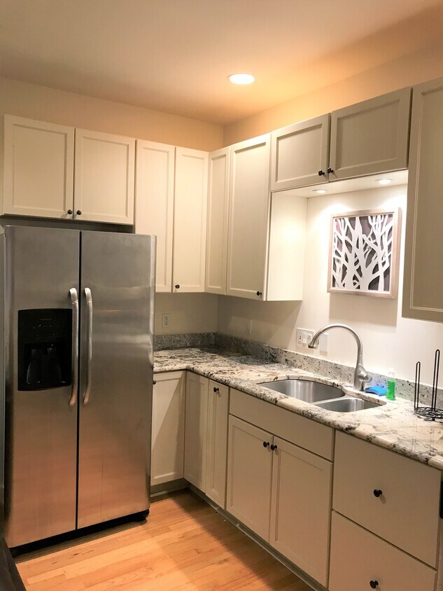 Primary Photo - 1719 W Pierce Ave