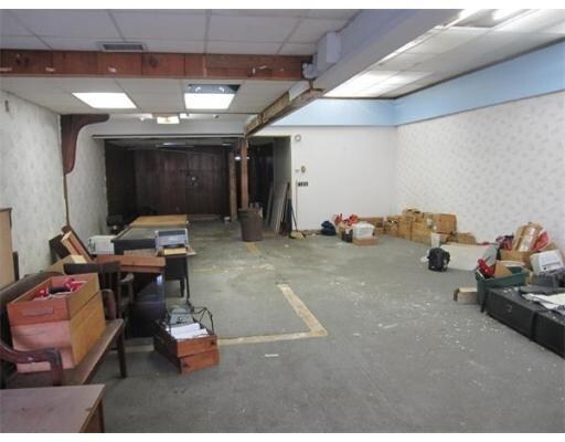 Foto del edificio - 323-325 Newport Ave