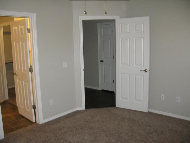 Building Photo - 11711 Surrey Hills Blvd, Yukon, OK 73099