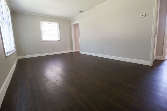 Building Photo - Beautiful Home On Corner Lot