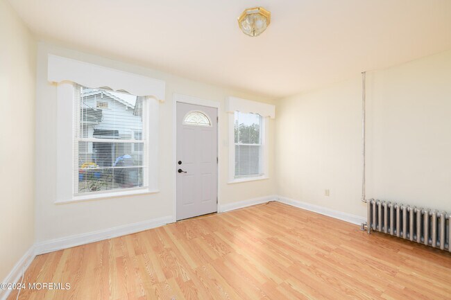 Building Photo - 1309 3rd Ave