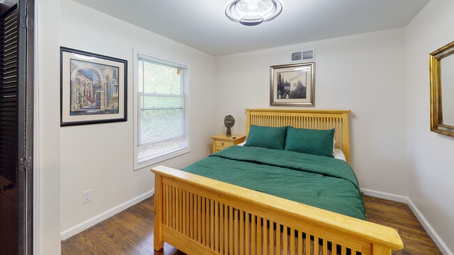 Building Photo - Family Friendly : 6BR Near Beaumont & Ascension St. John