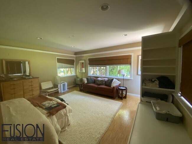 Foto del edificio - Large, Beautiful, Furnished Home Near the ...