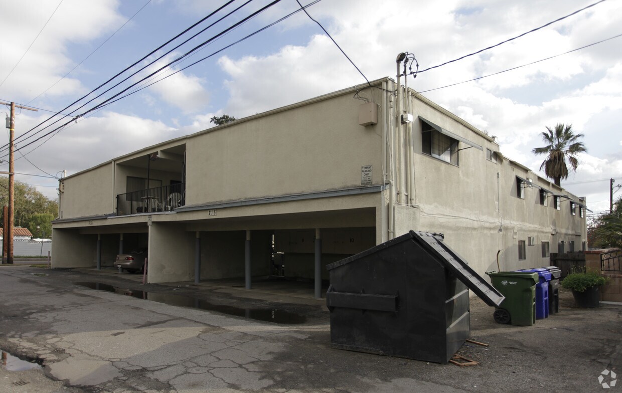 Building Photo - 215 W 9th St