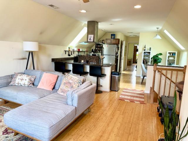 Building Photo - 1 bedroom in CHICAGO IL 60610