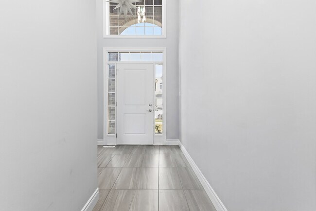 Building Photo - Gorgeous 5 Bedroom in London North for Rent! Finished Bsmt * 4 Bath * Sept 2026