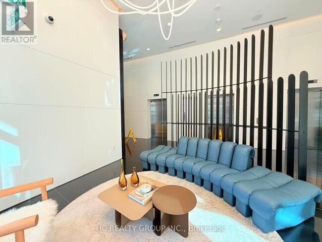 Building Photo - 280 Dundas St W