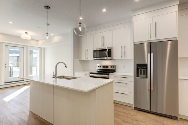Building Photo - Suite B - 2 Bed/1 Bath