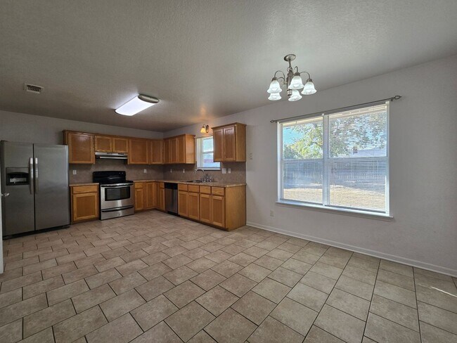 Foto del edificio - AVAILABLE NOW!