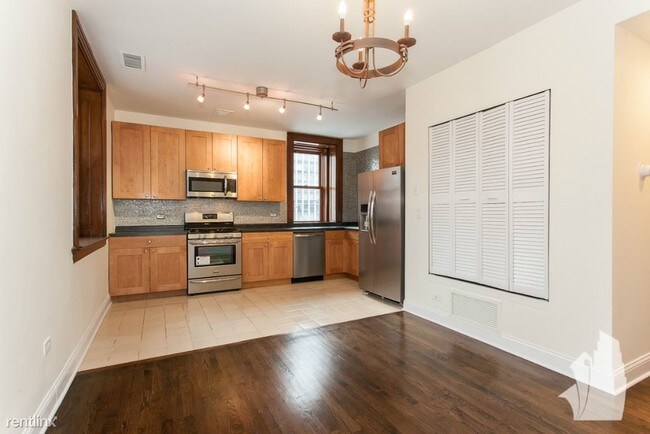 Building Photo - 559 W Surf St
