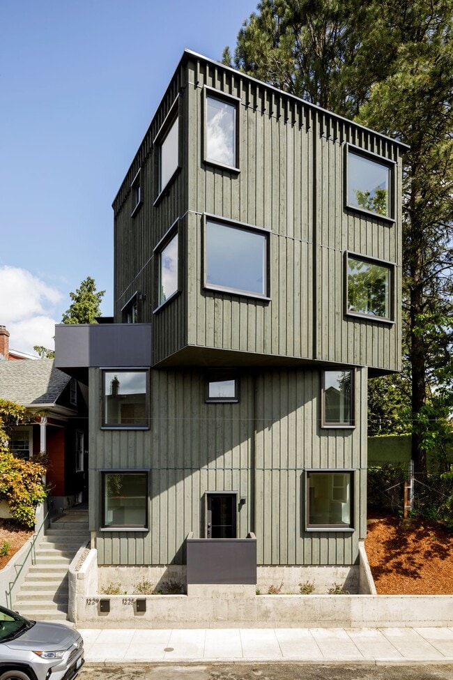 Building Photo - Modern Architecture in a Stunning Coliving Building! Amazing Neigborhood!