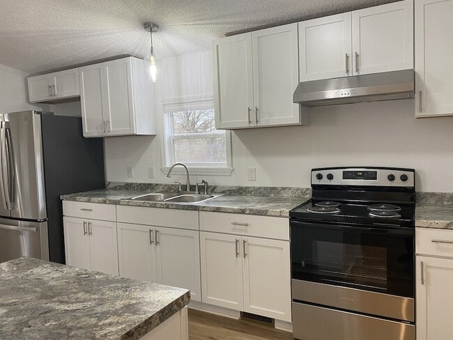 Foto del edificio - 404 Dorris Rd