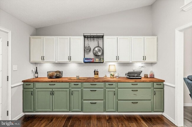 Building Photo - 13410 Wilderness Park Dr