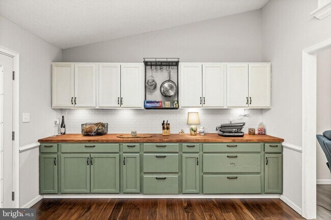 Foto del edificio - 13410 Wilderness Park Dr
