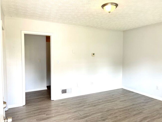 Foto del edificio - Welcome to this delightful 2-bedroom, 1-bathroom home in the charming city of McDonough, GA.